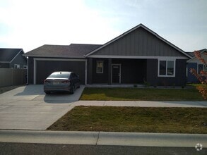 Building Photo - Beautiful 3-bedroom, 2-bath home at Woodbr...