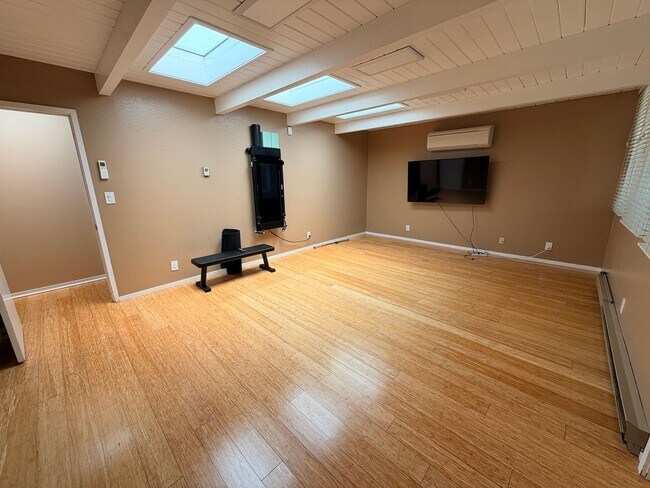 Building Photo - San Mateo 4Bed/2Ba Eichler Home with Putting Green, Vegetable Garden & Designer Finishes