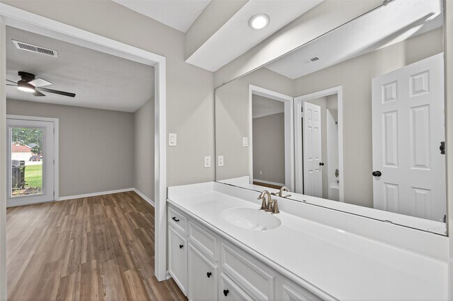 Building Photo - 12079 Maverick Dr