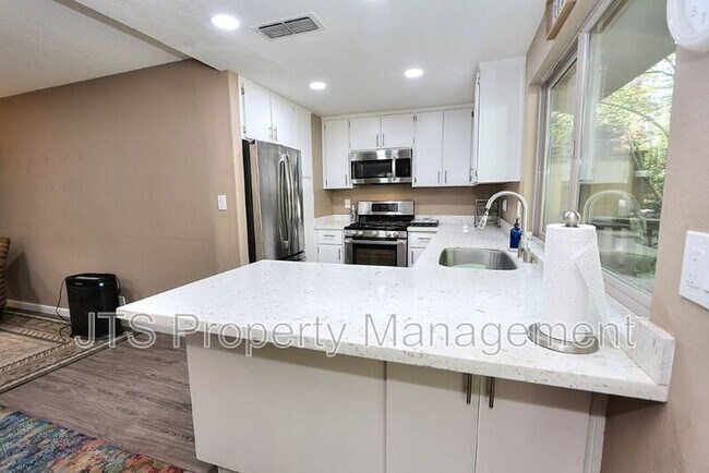 Building Photo - 6913 Navarro Ct
