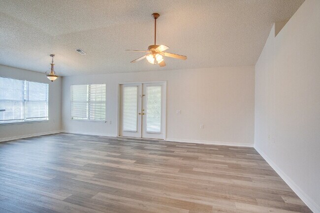 Building Photo - Lakefront Living in Gulf Breeze – Spacious...