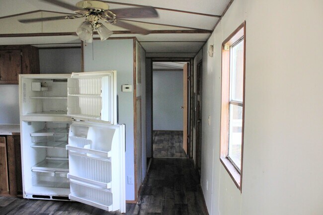 Building Photo - 14 Thrasher Ln E