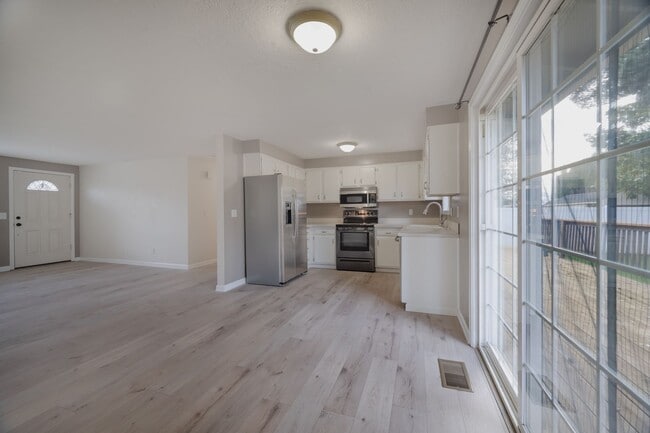 Building Photo - Living & Family Room! Freshly updated!