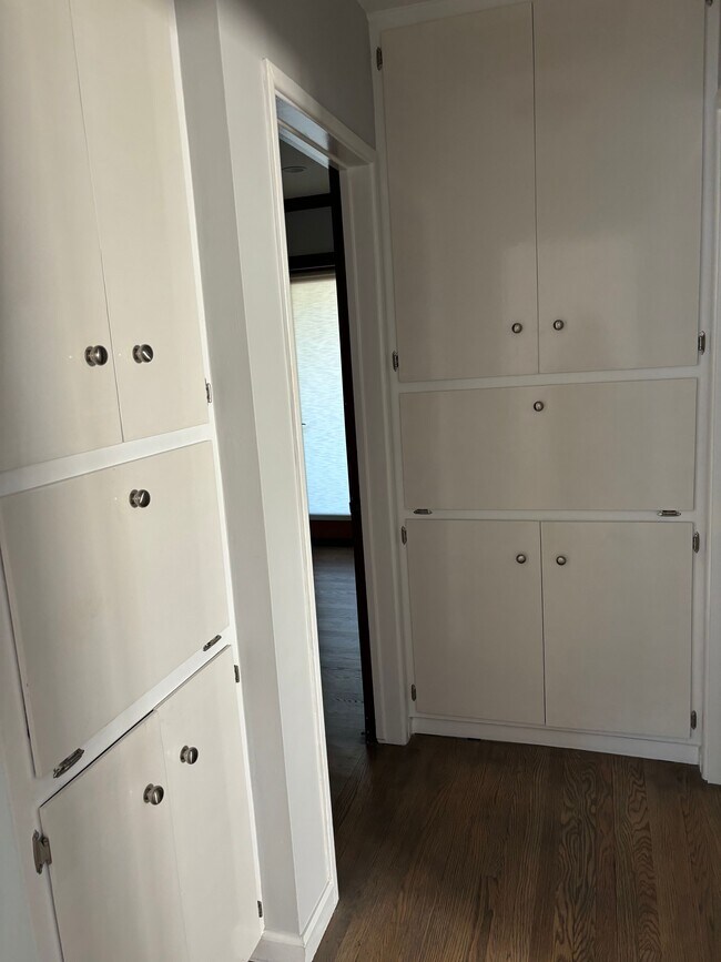 Building Photo - 3002 Manhattan Ave