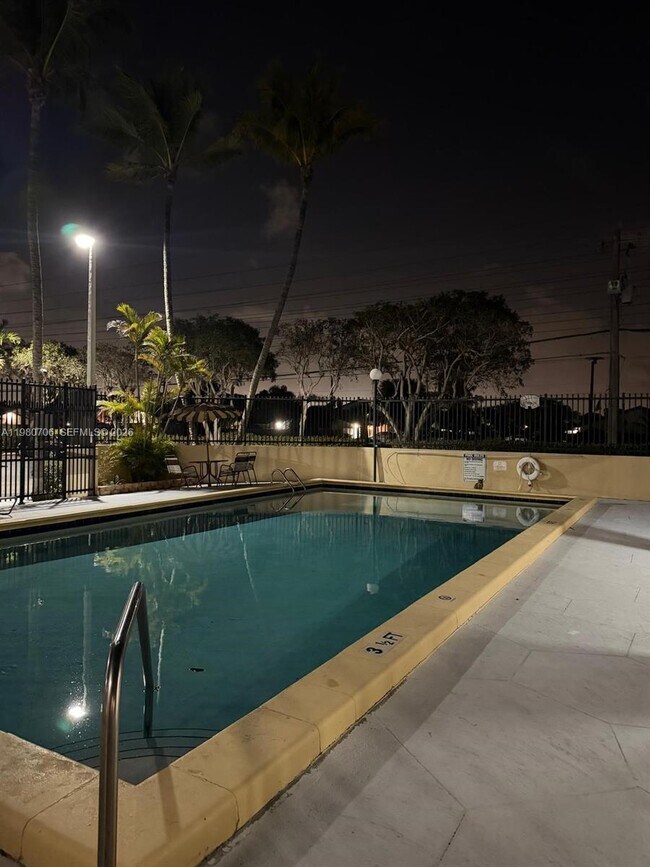 Building Photo - 6246 SW 136th Ct