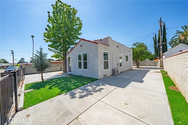 Building Photo - 2461 St Pierre Ave