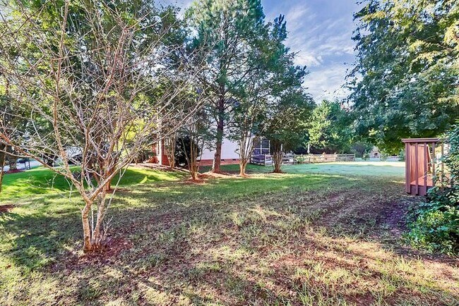 Building Photo - Wonderfully Updated 4BD/2.5BA Cul-de-Sac Home!