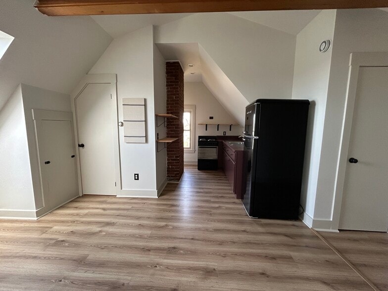 Building Photo - 332 Broadway