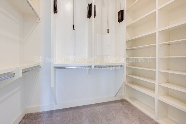 Building Photo - 2333 Sperber Ln