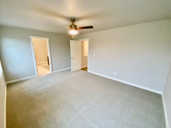 Building Photo - 914 Burwood St SE