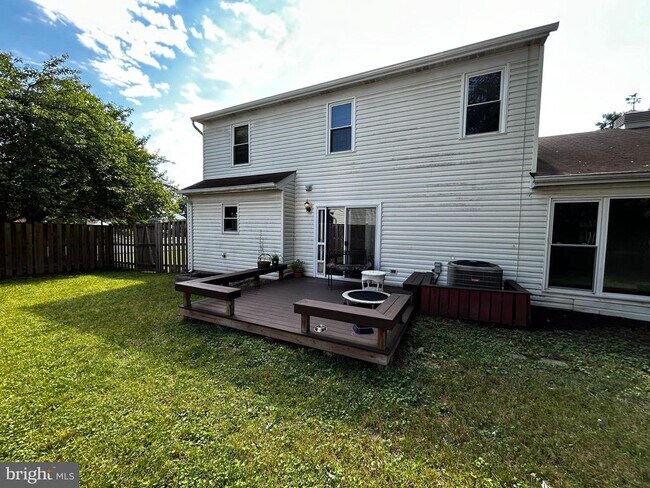 Building Photo - 1700 Sadlers Wells Dr