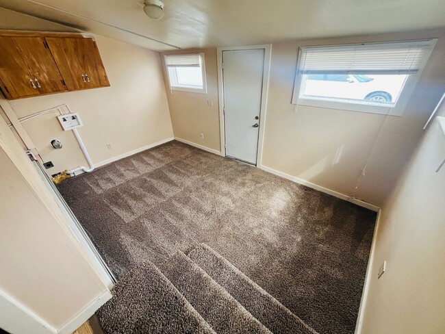 Building Photo - 3 bedroom 2 bathroom house