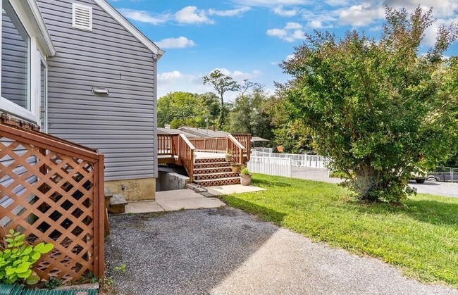 Building Photo - Charming 5 Bedroom/3 Bathroom Home with Large Finished Basement in Catonsville, MD!