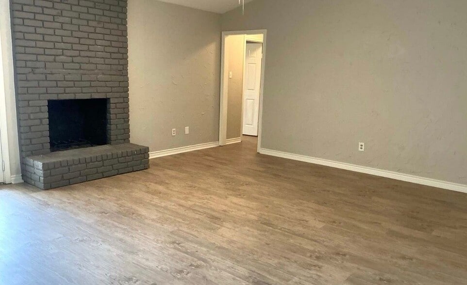 Building Photo - 2311 Statler Dr
