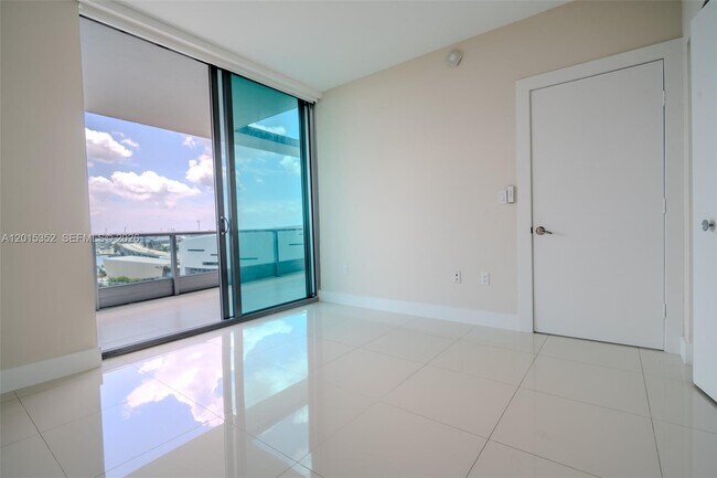 Building Photo - 900 Biscayne Blvd
