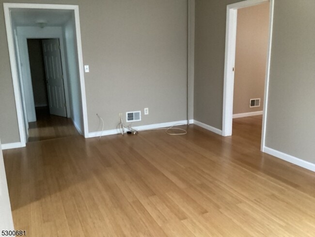 Building Photo - 275 Wanaque Ave
