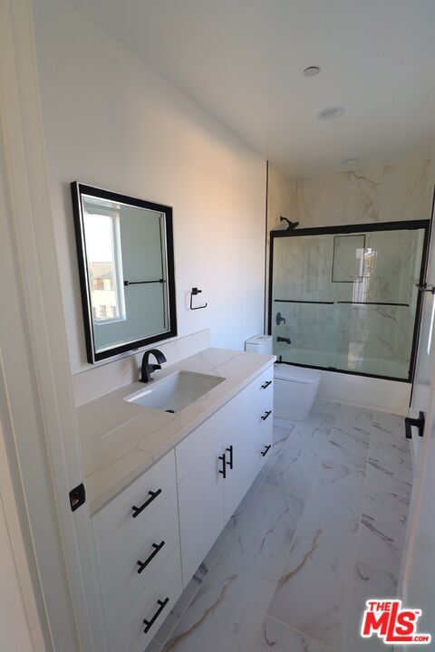 Building Photo - 776 W 25th St