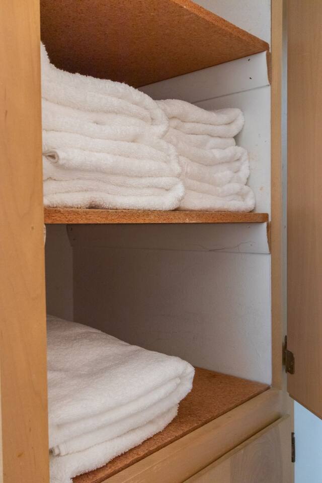 Building Photo - 1221 Kenwood St