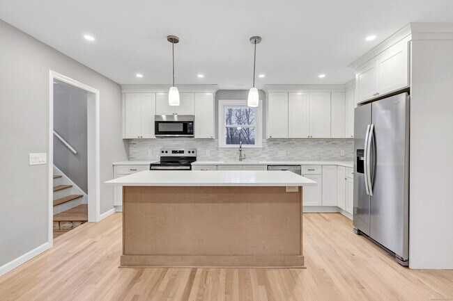 Building Photo - 19 Good Hill Rd