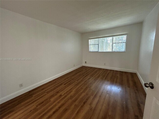 Building Photo - 250 Layne Blvd