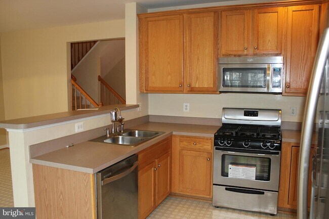 Building Photo - 24651 Kings Canyon Square