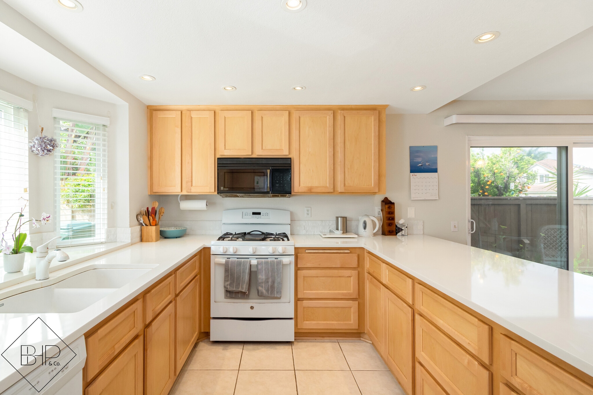Kitchen Looking South - 1987 Willow Ridge Dr