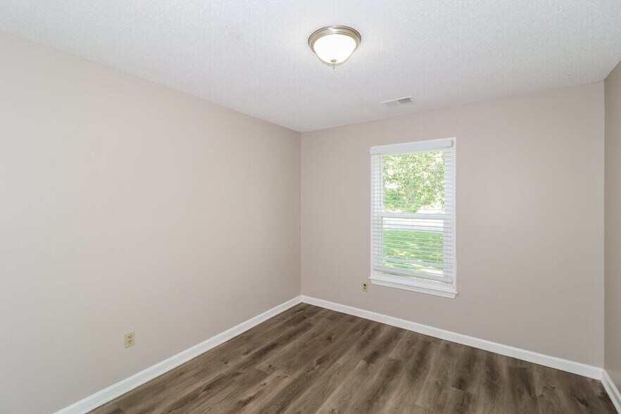 Building Photo - 2575 Country Glade Cove S