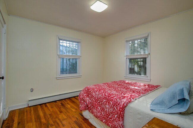 Building Photo - 145 Custer Ave