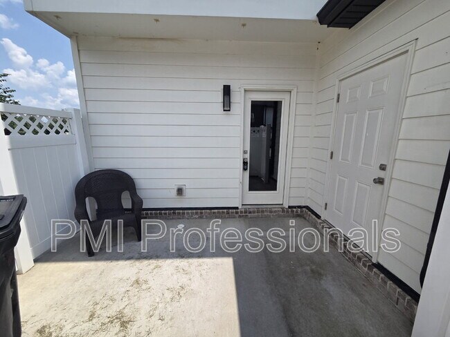 Building Photo - 1403 Rebecca Johns Dr