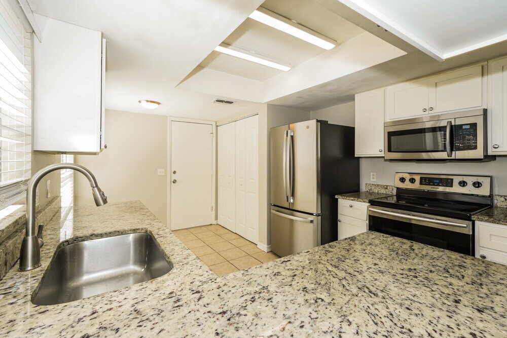 Building Photo - 1670 Palm Leaf Dr