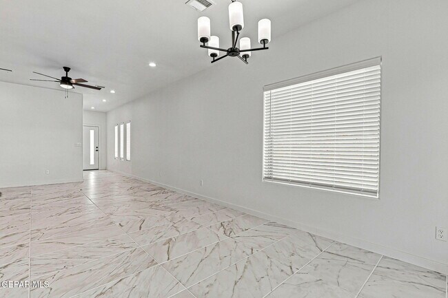 Building Photo - 13909 Paseo Perlas Dr