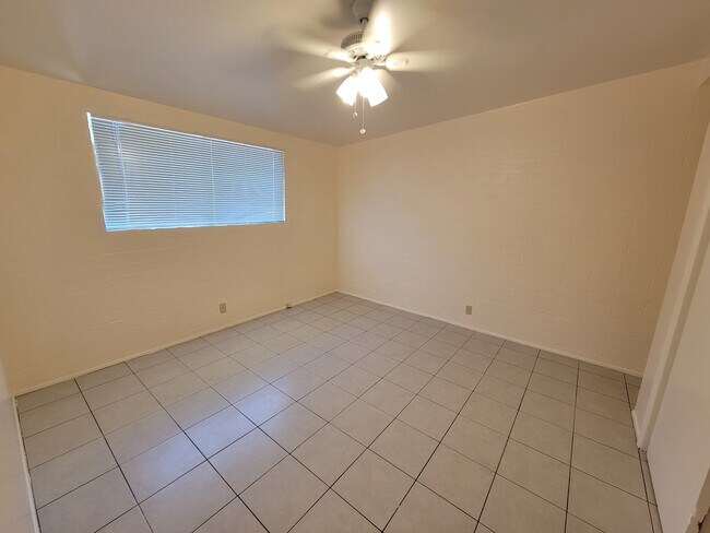 Building Photo - 3423 E Flower St