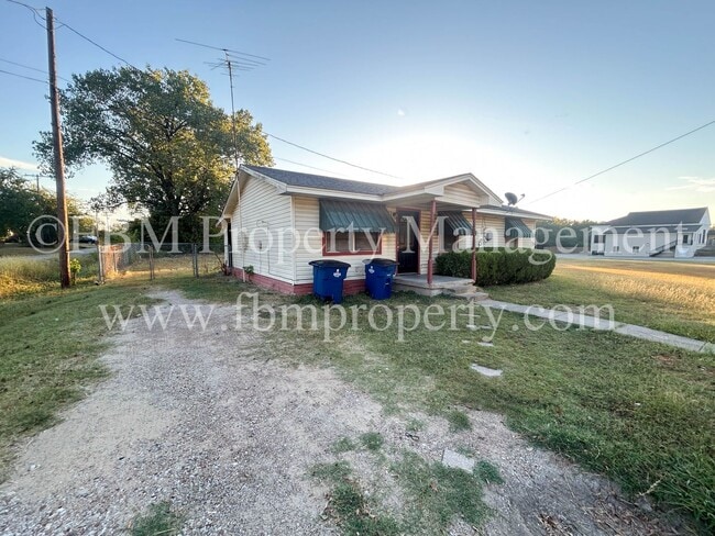 Building Photo - 1312 N Shawnee St