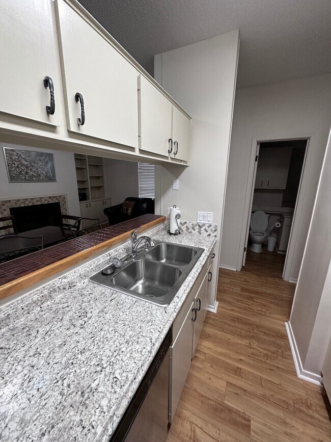 Kitchen - 2905 Swisher St