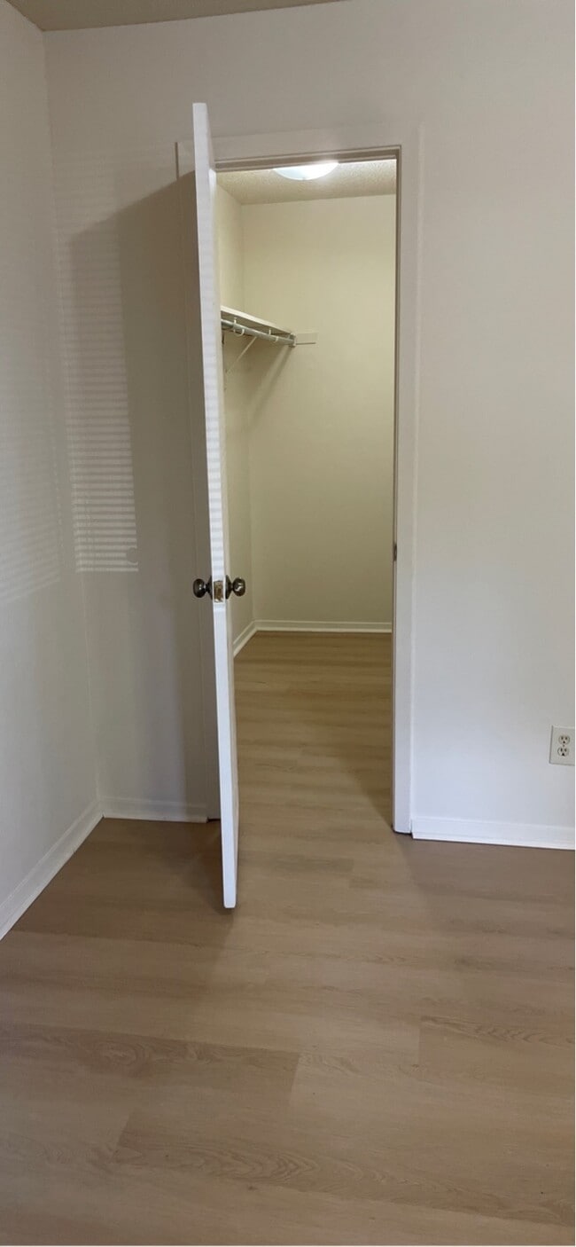 Building Photo - 401 Shadow Oaks Dr