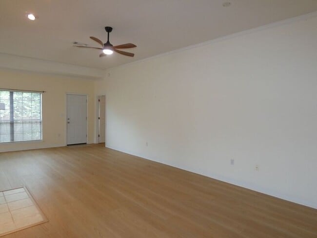 Building Photo - 4161 Longwood Cir