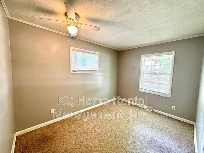 Building Photo - 5431 Outlook St