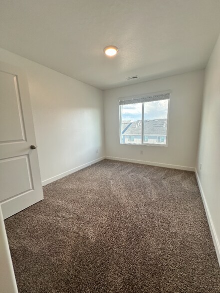 Building Photo - 1089 Waterway Ln