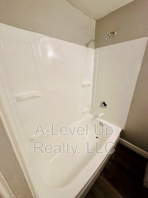 Building Photo - 3909 S 14th Ave