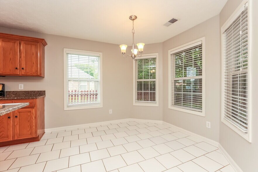 Building Photo - 7004 Bridgewater Dr