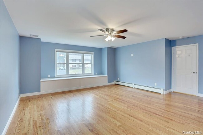 Building Photo - 6 Hemlock Ln