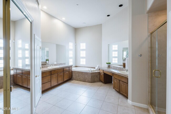 Building Photo - 7369 E Del Acero Dr