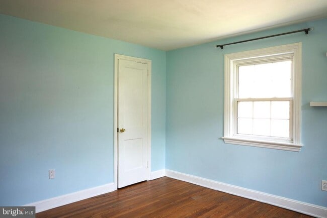 Building Photo - 252 Crosshill Rd