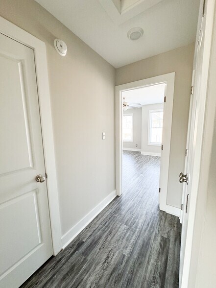 Building Photo - 19 Cuddington Ln