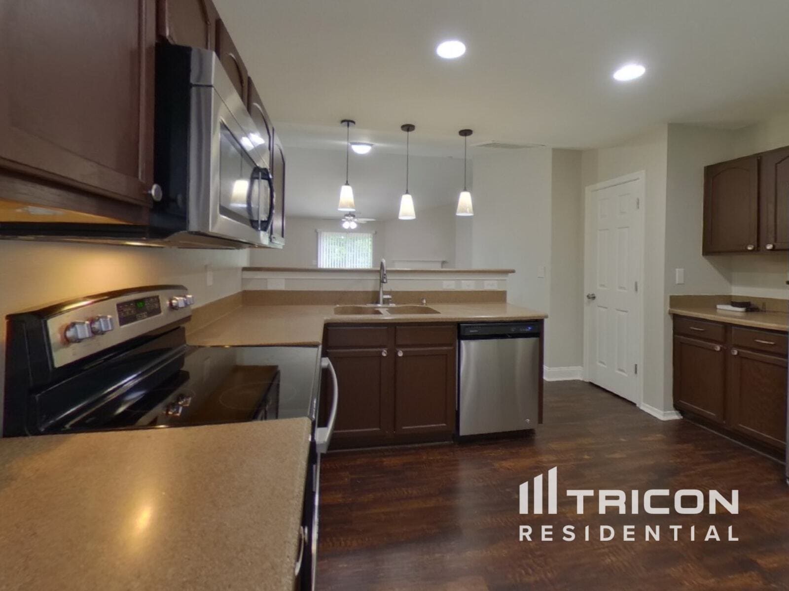 Building Photo - 4116 Larkhaven Village Dr