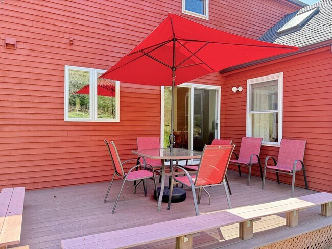 Building Photo - Meticulously Maintained 3BD/2.5BA Home in Quiet Westbrook Neighborhood!