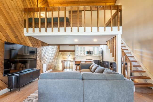 Building Photo - Spacious Snowcreek III Condo – Winter Rental