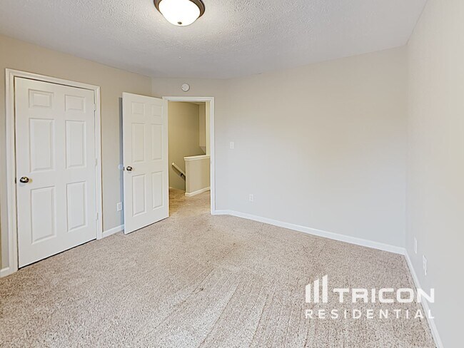 Building Photo - 6628 Waterstone Dr