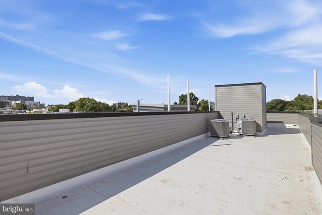 Building Photo - 669 N 39th St