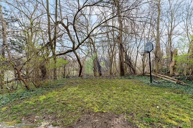 Building Photo - Rare 1-Bedroom Full Home – Big Kitchen, Ha...